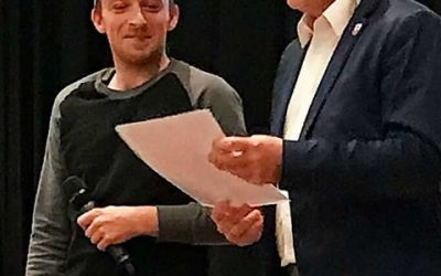 Auszeichnung durch die Gemeinde für Tobi Hilfinger