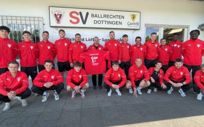 Neue Trainingsanzüge für die Aktiven gesponsert durch Sven Hafner!