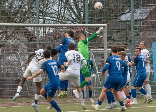 Unsere Erste zeigt tolle Moral in den Schlussminuten und egalisiert ein 1:3 zum einem 3:3! Führung nach 9 Sekunden!
